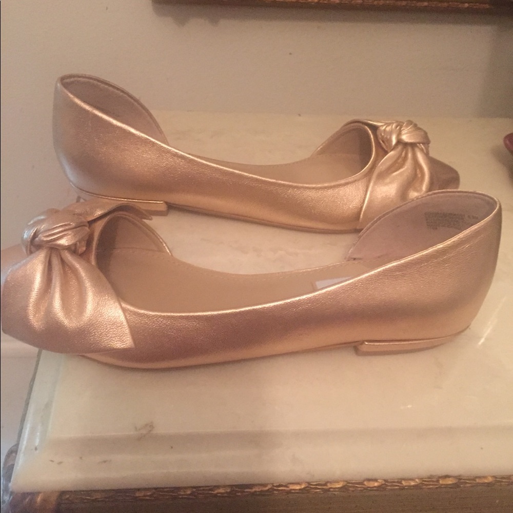 Steve Madden rose gold flat shoes with tied bow accent Nwot